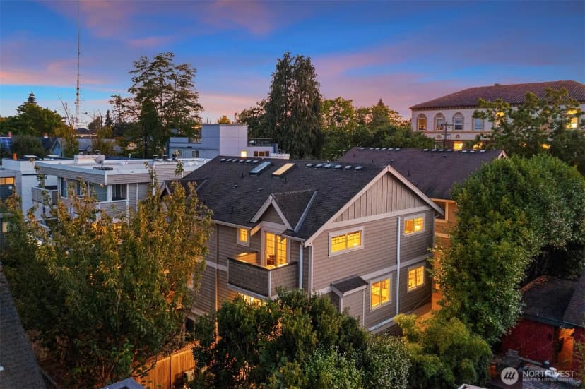 Property photo for 2112 Warren Avenue N #b, Seattle
