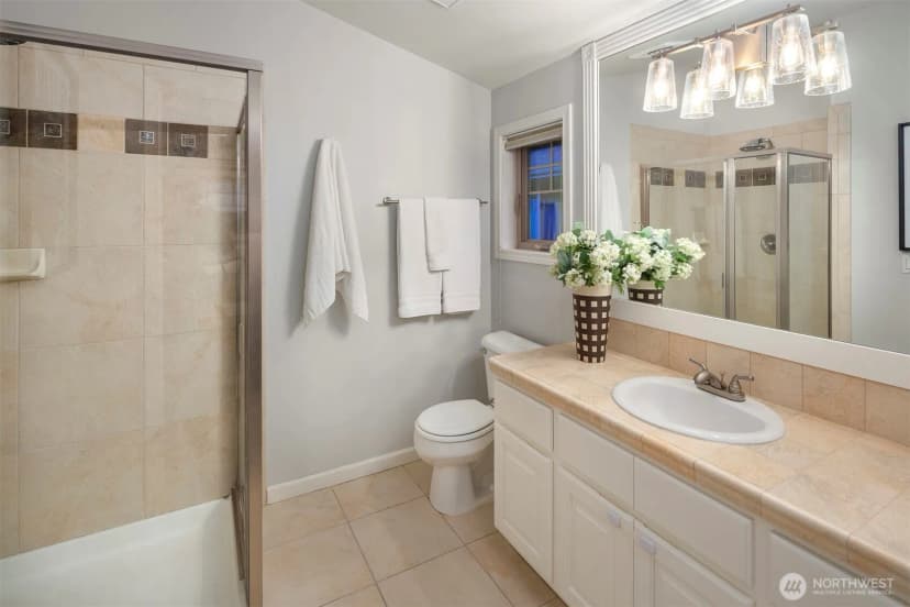 Property photo for 2112 Warren Avenue N #b, Seattle photo 7