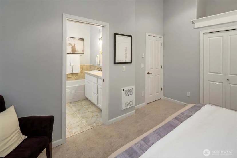 Property photo for 2112 Warren Avenue N #b, Seattle photo 32
