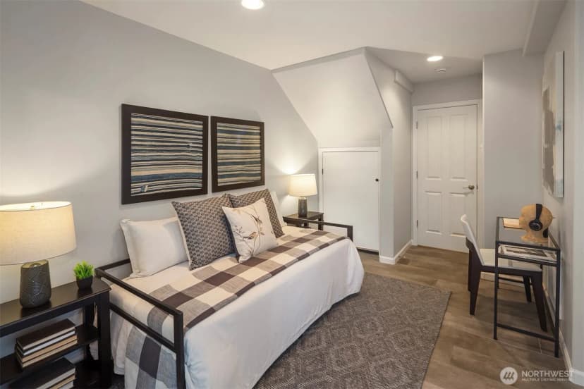 Property photo for 2112 Warren Avenue N #b, Seattle photo 8
