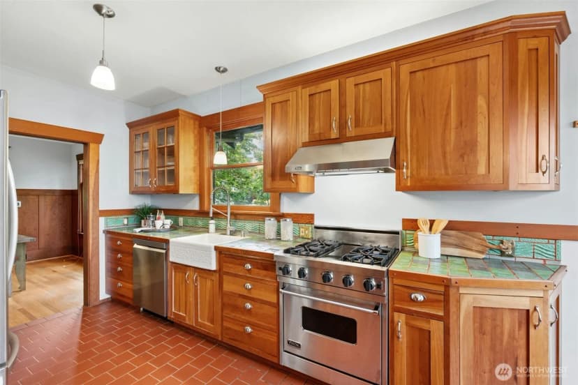 Property photo for 1200 N 44th Street, Seattle photo 10