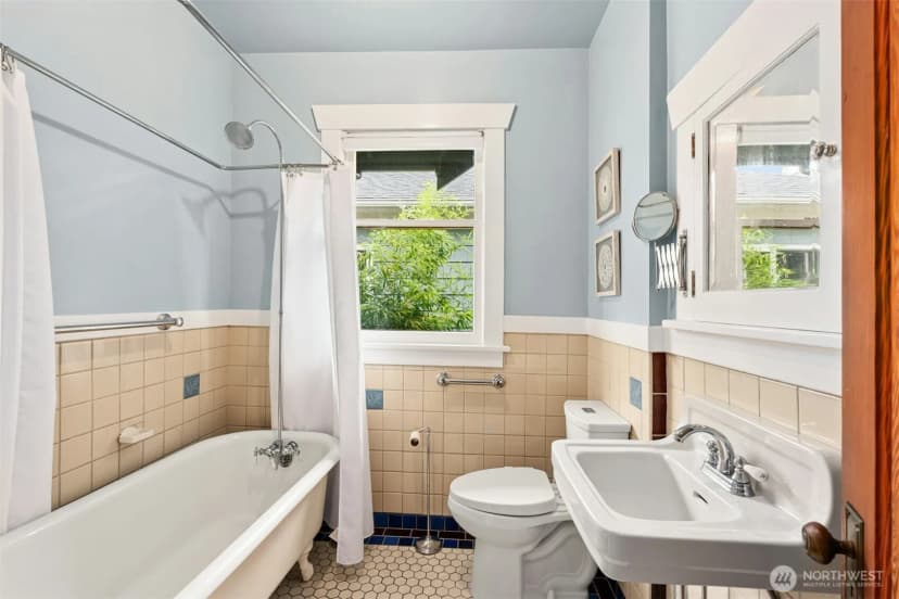 Property photo for 1200 N 44th Street, Seattle photo 14