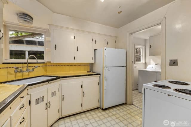 Property photo for 9525 7th Avenue Nw, Seattle photo 3