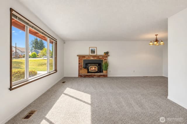Property photo for 1904 7th Street Sw, Puyallup photo 3
