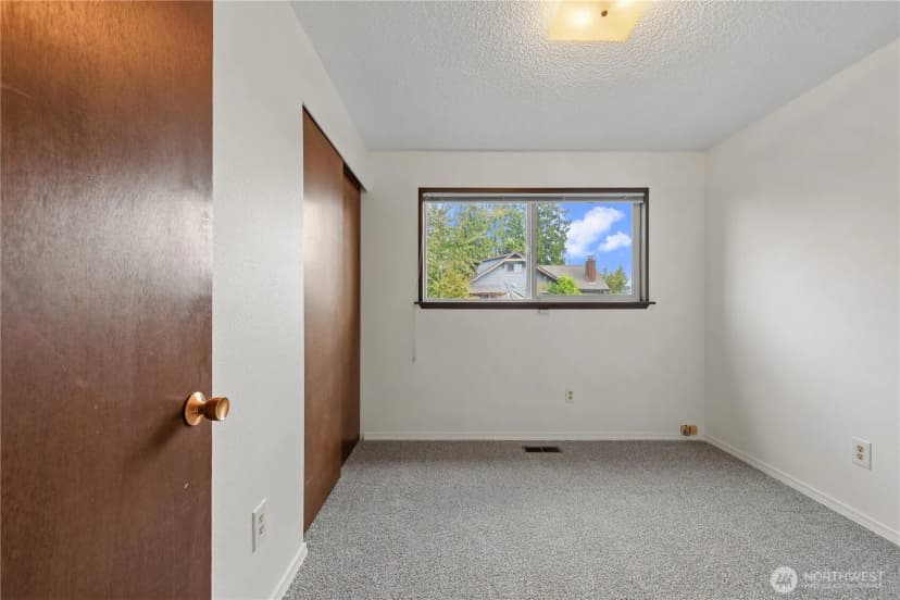 Property photo for 1904 7th Street Sw, Puyallup photo 11