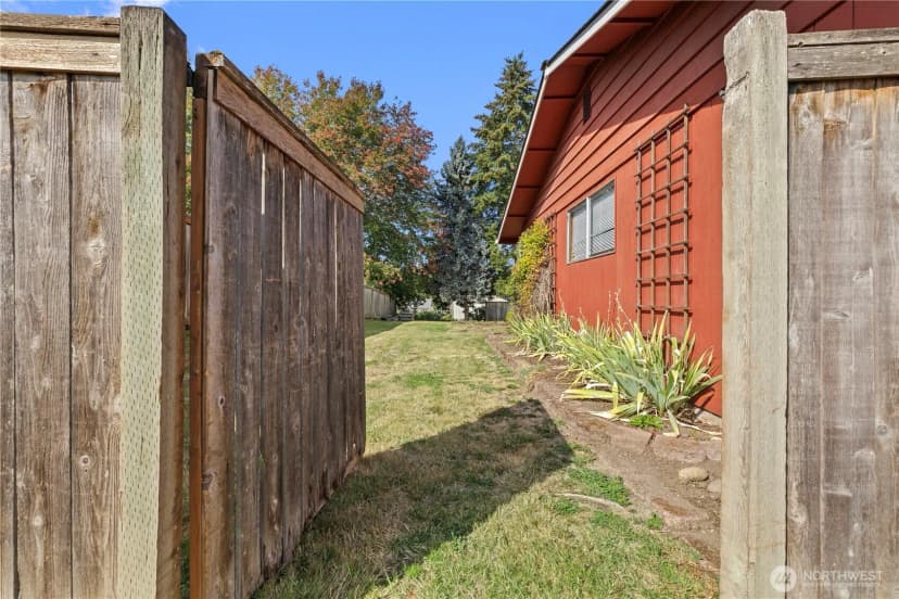 Property photo for 1904 7th Street Sw, Puyallup photo 16