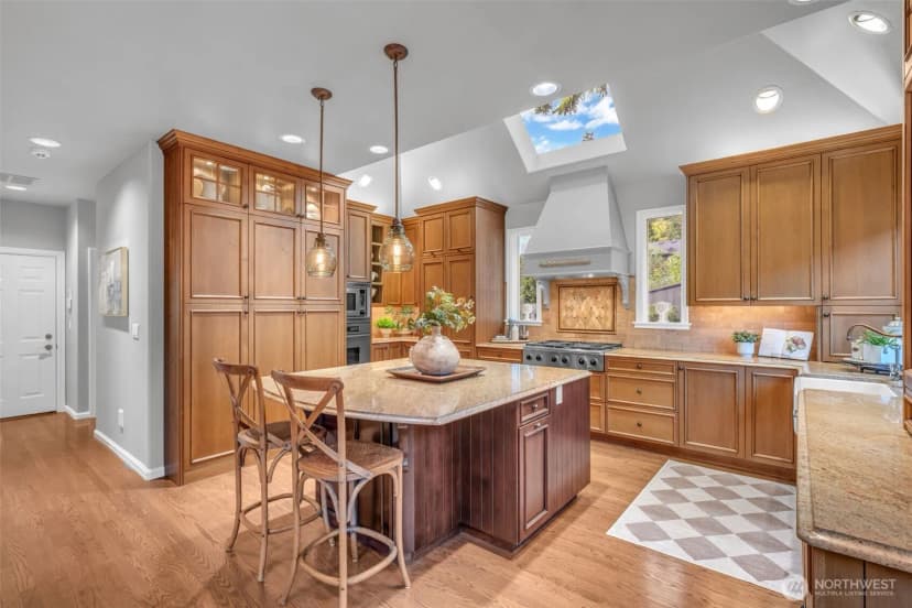 Property photo for 1260 108th Avenue Ne, Bellevue photo 12