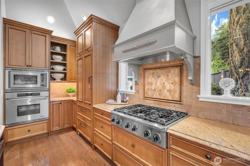 Property photo for 1260 108th Avenue Ne, Bellevue photo 15