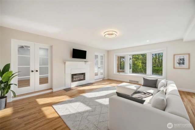 Property photo for 5049 Pullman Avenue Ne, Seattle photo 3