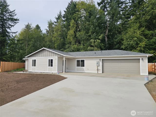 Property photo for 17 Pebble Creek Court, Elma photo 3