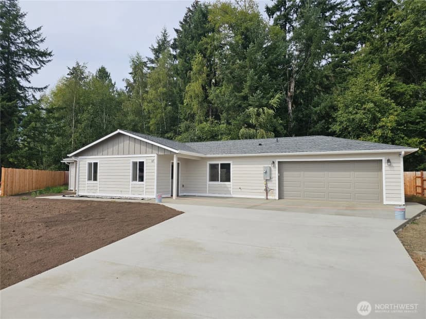 Property photo for 17 Pebble Creek Court, Elma photo 3