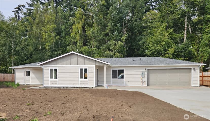 Property photo for 17 Pebble Creek Court, Elma photo 2