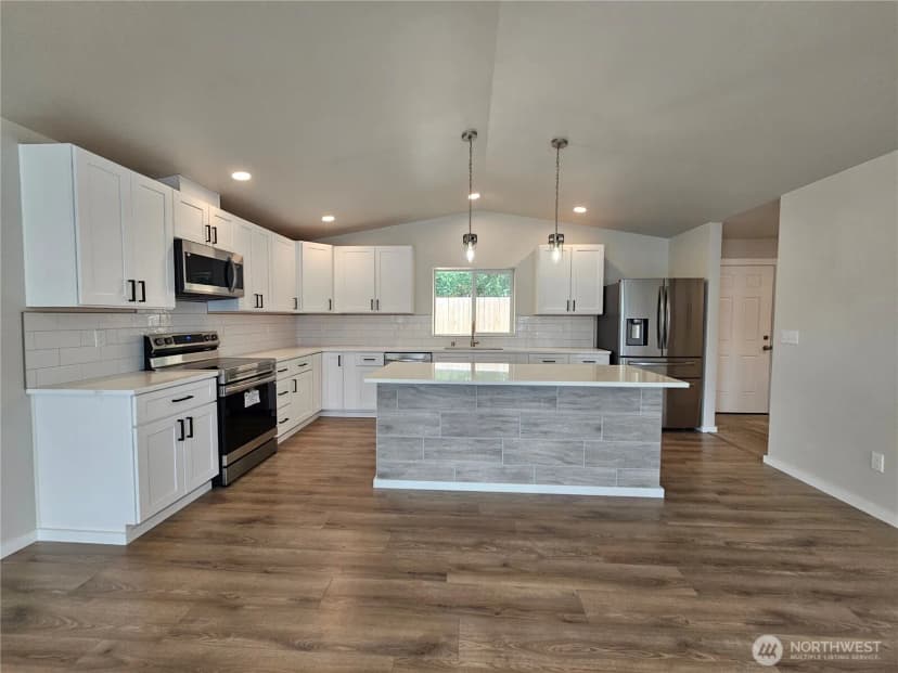 Property photo for 17 Pebble Creek Court, Elma photo 8