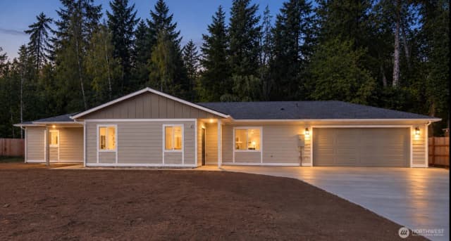 Property photo for 17 Pebble Creek Court, Elma