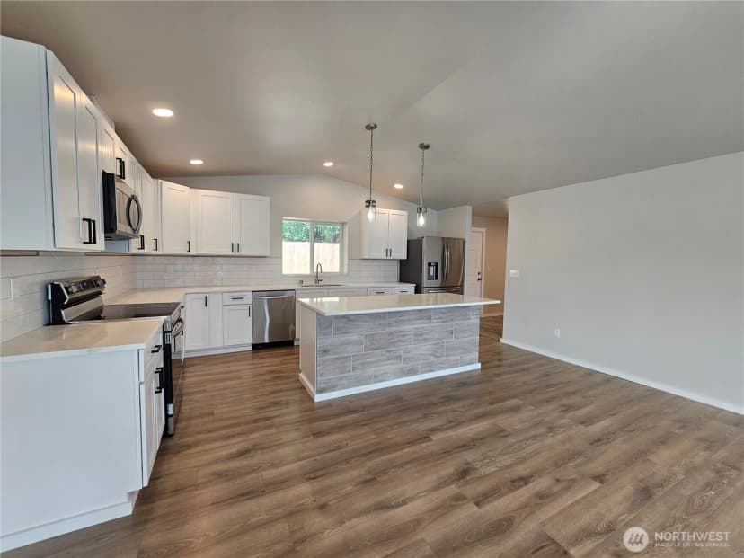 Property photo for 17 Pebble Creek Court, Elma photo 9