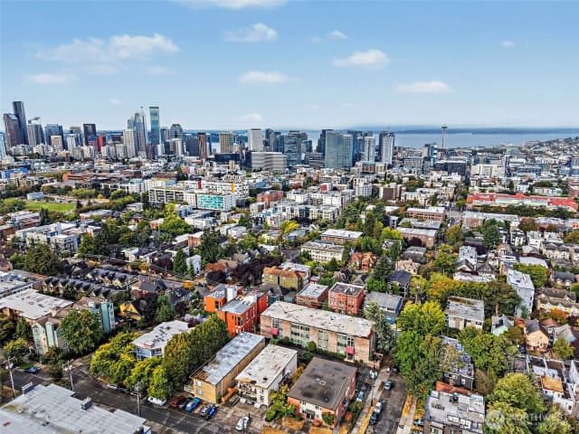 Property photo for 315 13th Avenue E, Seattle photo 3