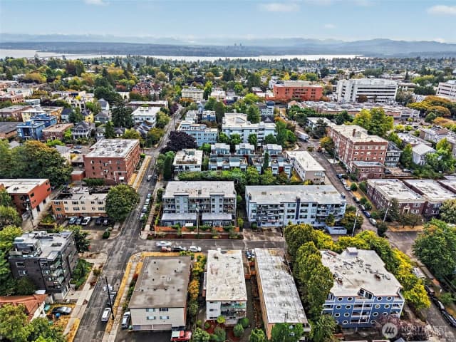 Property photo for 315 13th Avenue E, Seattle photo 2