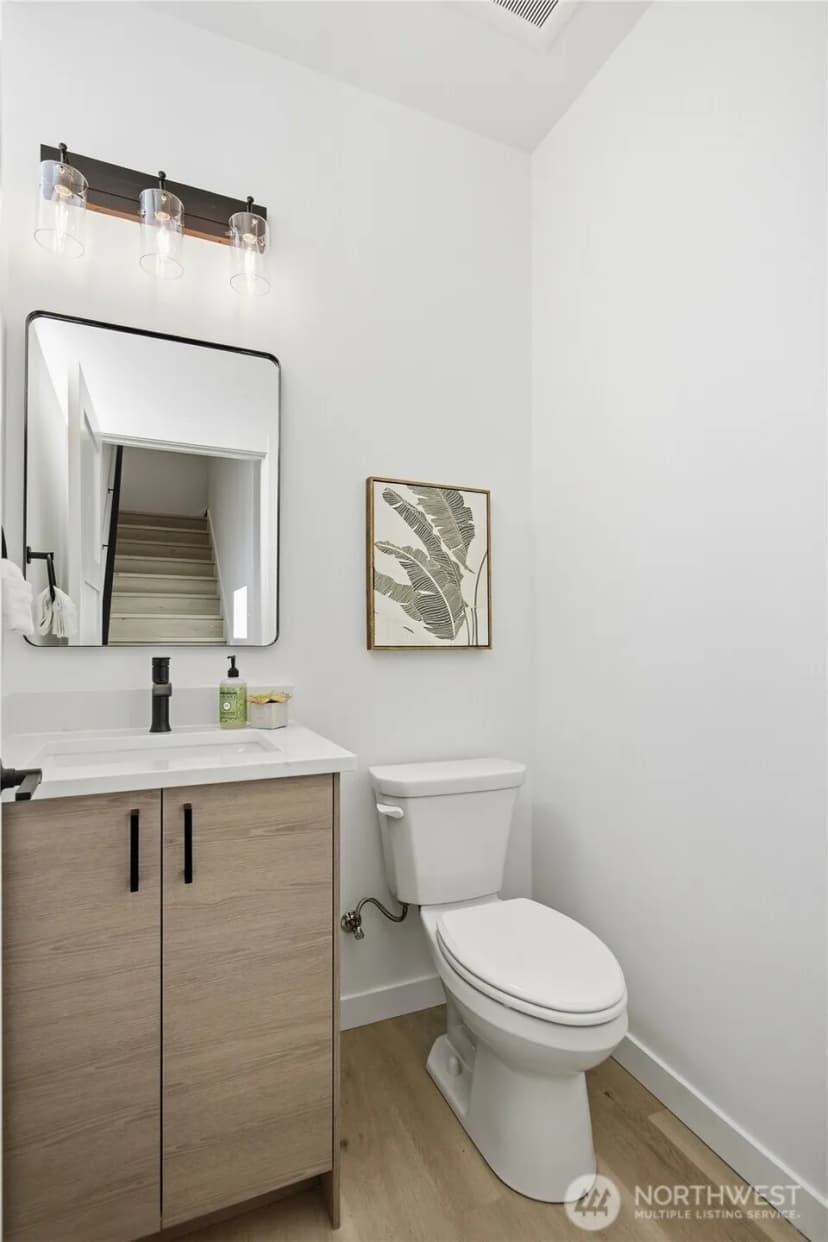 Property photo for 807 S Sullivan Street, Seattle photo 15