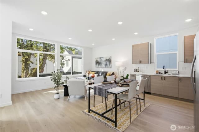 Property photo for 807 S Sullivan Street, Seattle photo 4