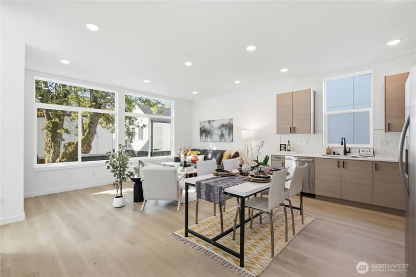 Property photo for 807 S Sullivan Street, Seattle photo 4
