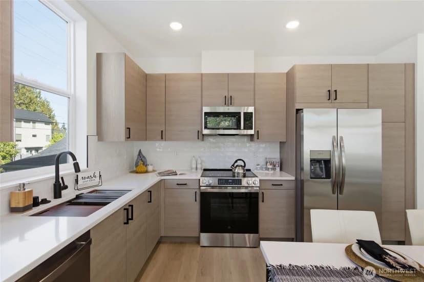 Property photo for 807 S Sullivan Street, Seattle photo 9