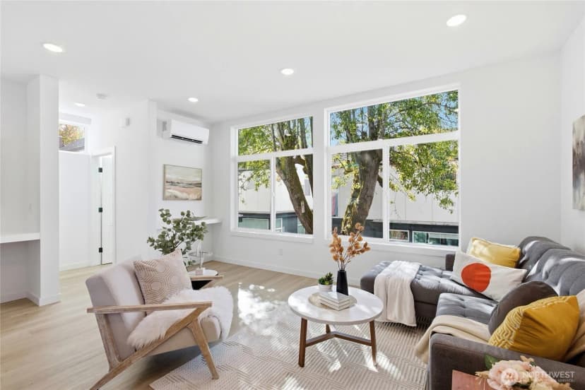 Property photo for 807 S Sullivan Street, Seattle photo 12
