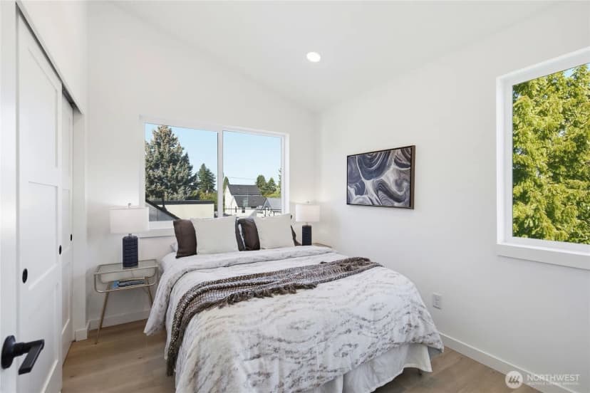 Property photo for 807 S Sullivan Street, Seattle photo 16