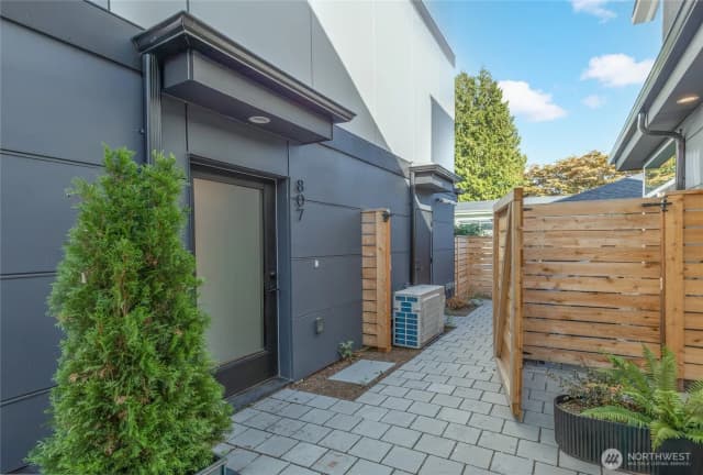 Property photo for 807 S Sullivan Street, Seattle photo 3
