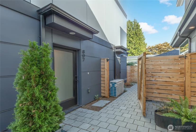 Property photo for 807 S Sullivan Street, Seattle photo 3