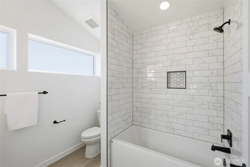 Property photo for 807 S Sullivan Street, Seattle photo 19
