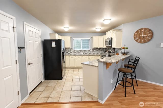 Property photo for 996 G Street Sw, Tumwater photo 3