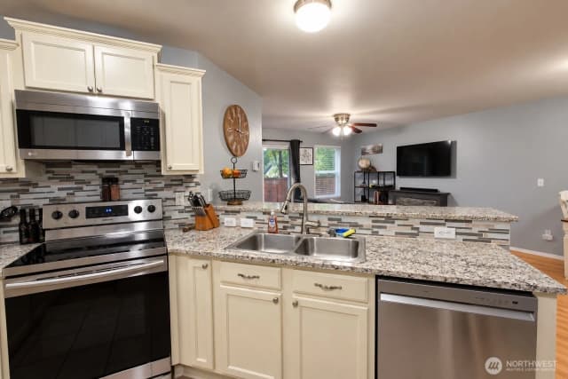 Property photo for 996 G Street Sw, Tumwater photo 4