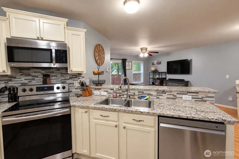 Property photo for 996 G Street Sw, Tumwater photo 4