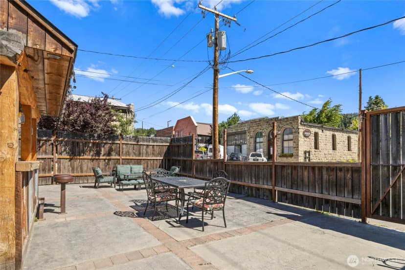 Property photo for 201 W Pennsylvania Avenue, Roslyn photo 29