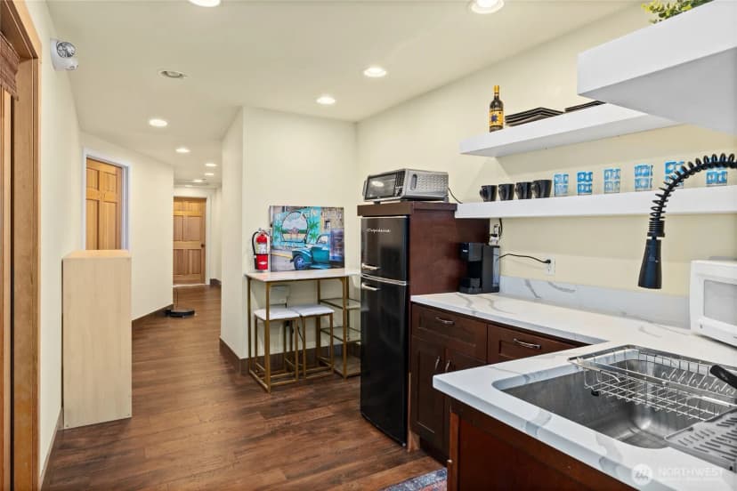 Property photo for 201 W Pennsylvania Avenue, Roslyn photo 19