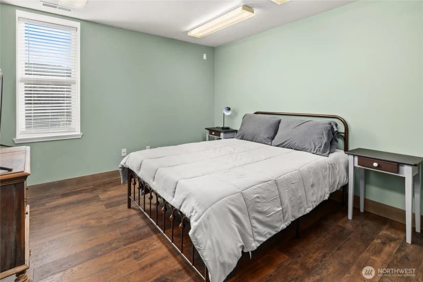 Property photo for 201 W Pennsylvania Avenue, Roslyn photo 24