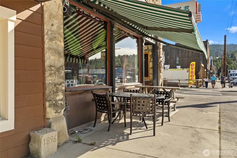 Property photo for 201 W Pennsylvania Avenue, Roslyn photo 6