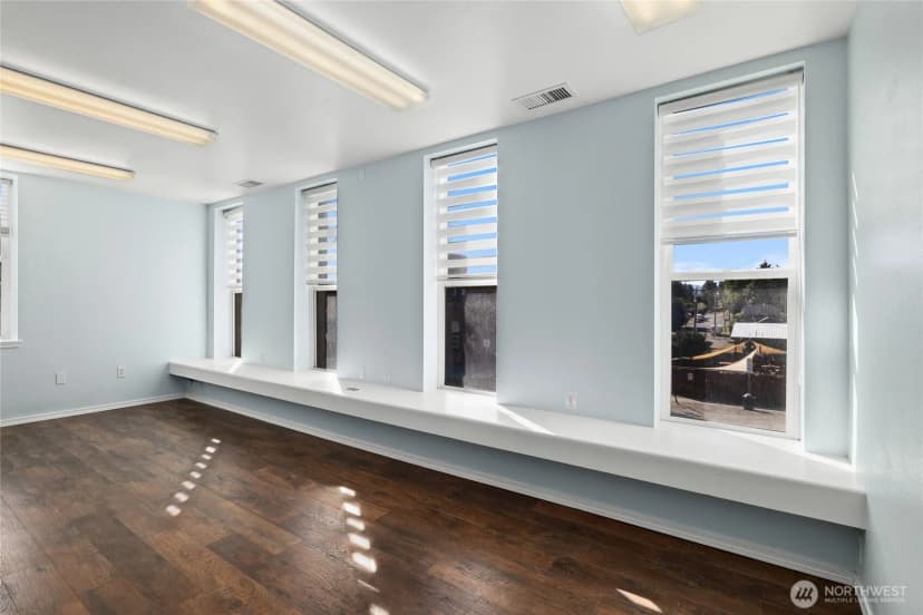 Property photo for 201 W Pennsylvania Avenue, Roslyn photo 21