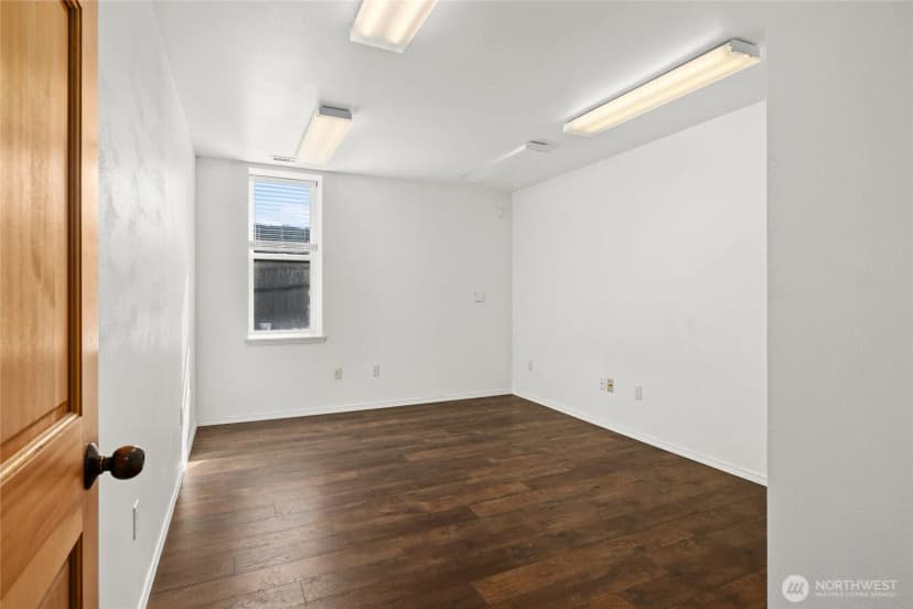Property photo for 201 W Pennsylvania Avenue, Roslyn photo 22