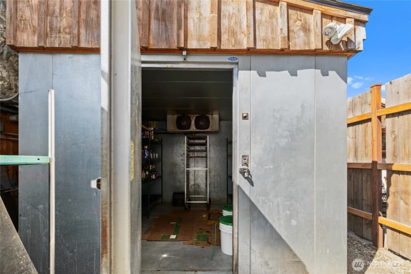 Property photo for 201 W Pennsylvania Avenue, Roslyn photo 17
