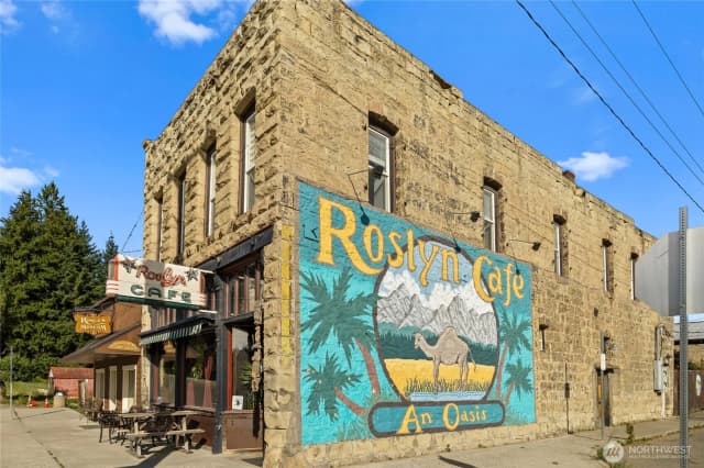 Property photo for 201 W Pennsylvania Avenue, Roslyn