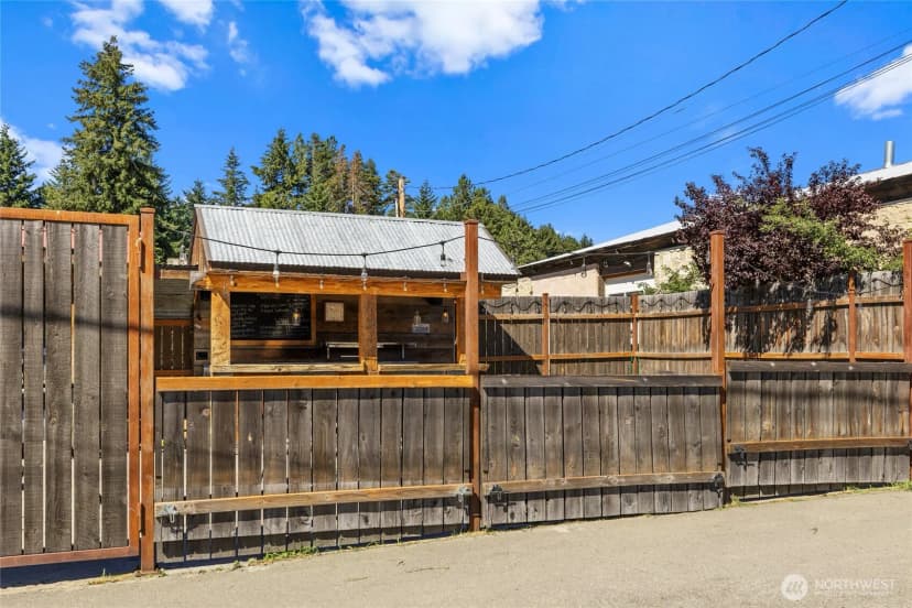 Property photo for 201 W Pennsylvania Avenue, Roslyn photo 30