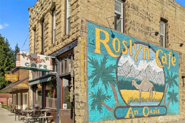 Property photo for 201 W Pennsylvania Avenue, Roslyn photo 2