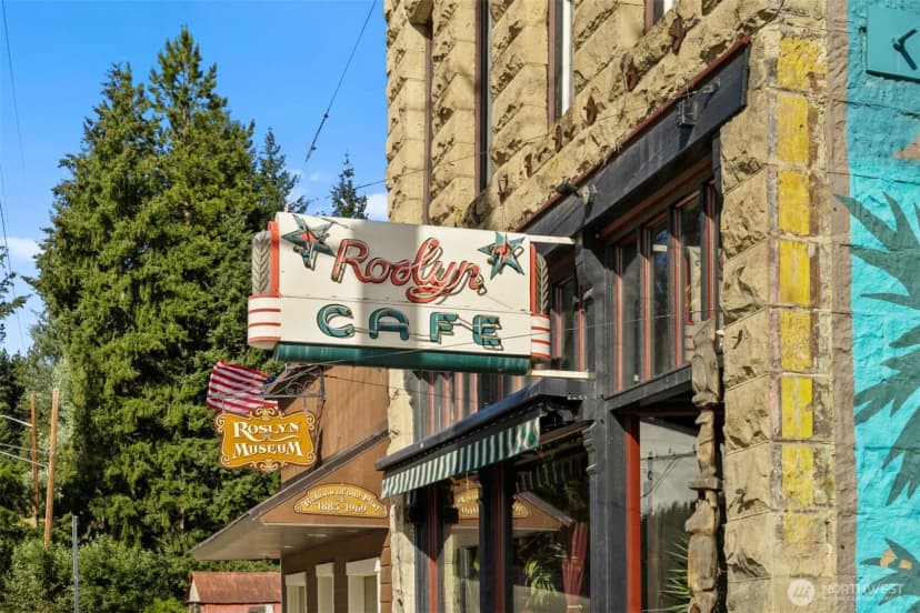 Property photo for 201 W Pennsylvania Avenue, Roslyn photo 7