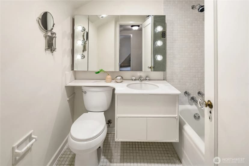 Property photo for 529 Mcgilvra Boulevard E, Seattle photo 19