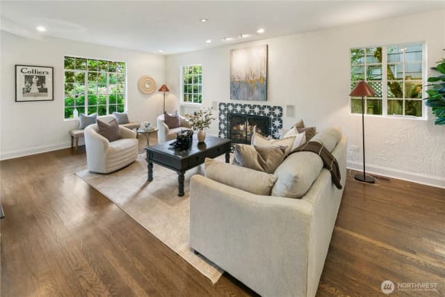 Property photo for 529 Mcgilvra Boulevard E, Seattle photo 2