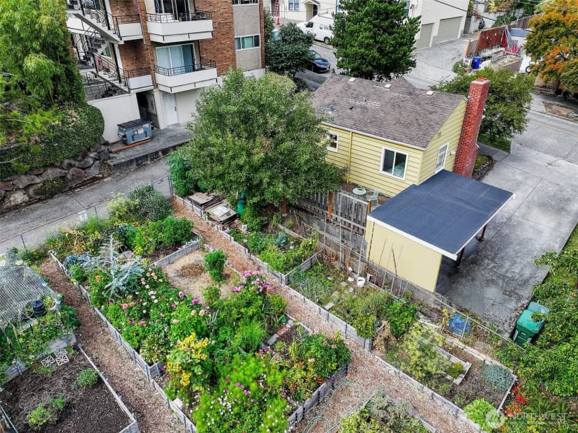Property photo for 1015 N 40th Street, Seattle photo 22