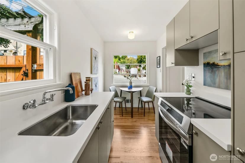 Property photo for 1015 N 40th Street, Seattle photo 6