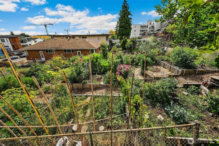 Property photo for 1015 N 40th Street, Seattle photo 14