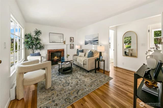 Property photo for 1015 N 40th Street, Seattle photo 2